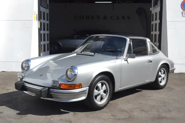 Porsche 911 view 2