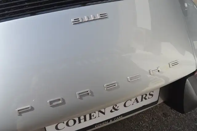 Porsche 911 view 12