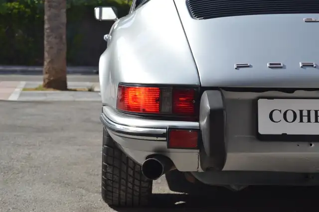Porsche 911 view 9