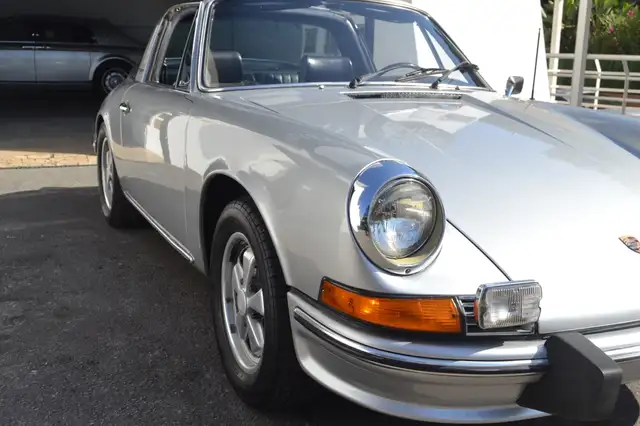 Porsche 911 view 14