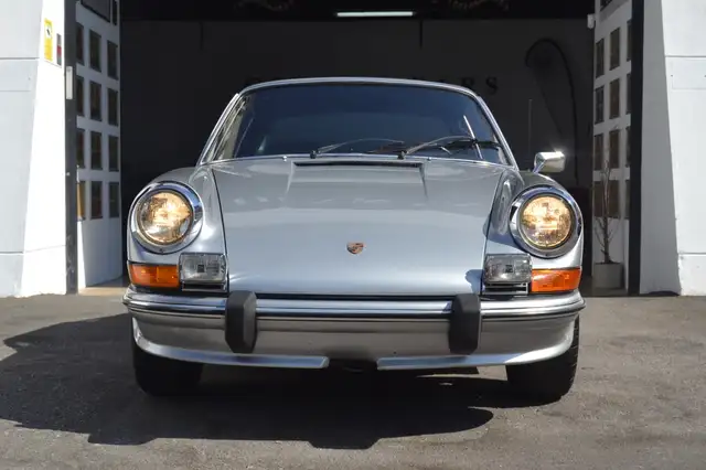 Porsche 911 view 3