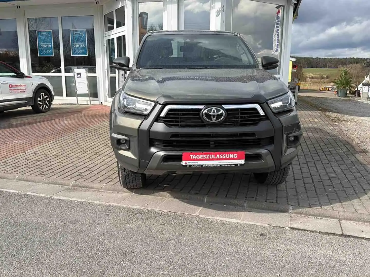 Toyota Hilux DoKa 2.8 D4D 48V *Invincible* - 2