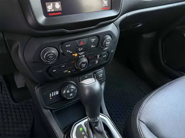 Jeep Renegade view 16