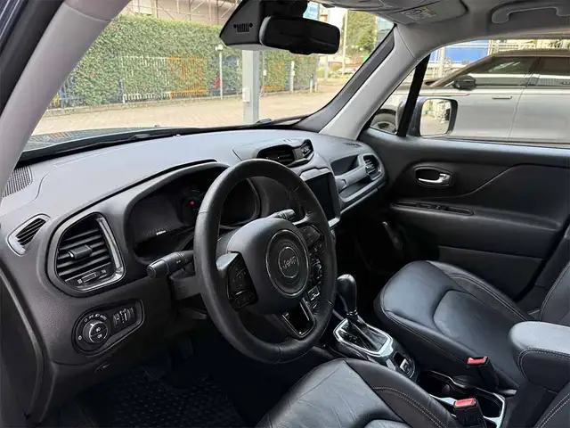 Jeep Renegade view 10
