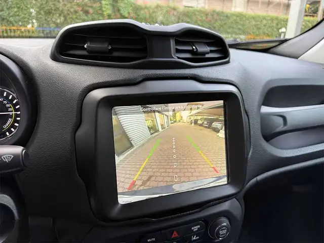 Jeep Renegade view 15