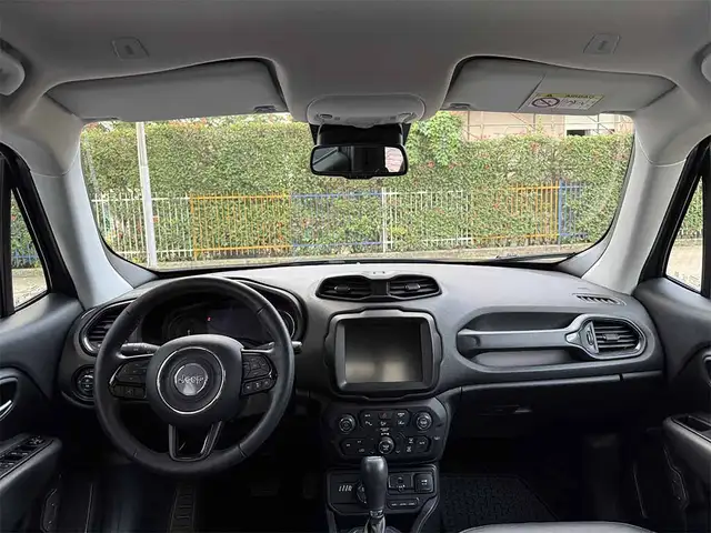 Jeep Renegade view 26