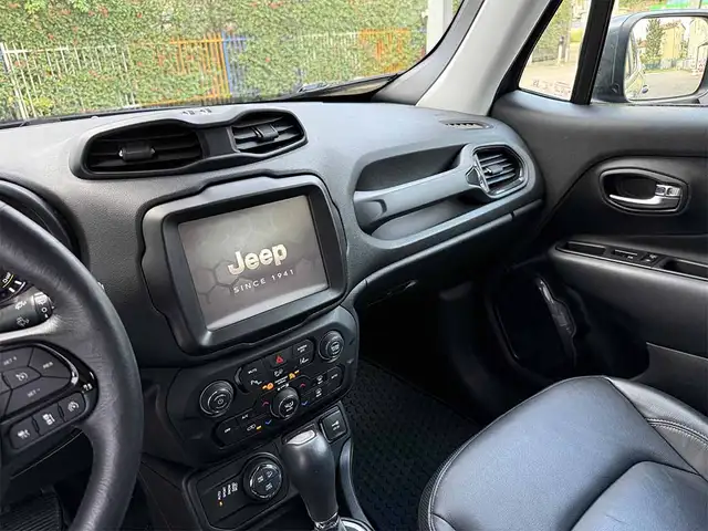 Jeep Renegade view 13