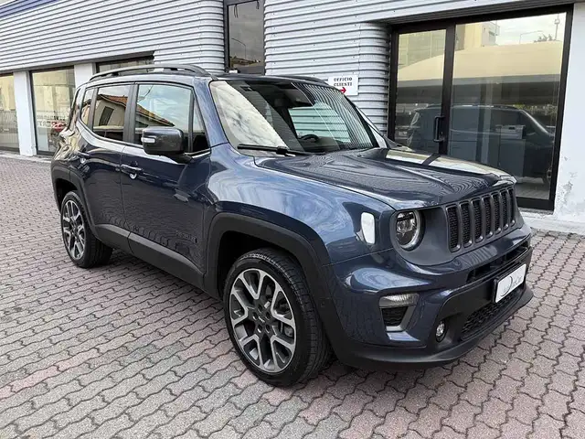 Jeep Renegade view 3