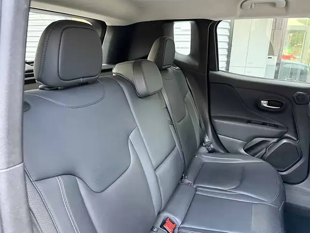 Jeep Renegade view 25