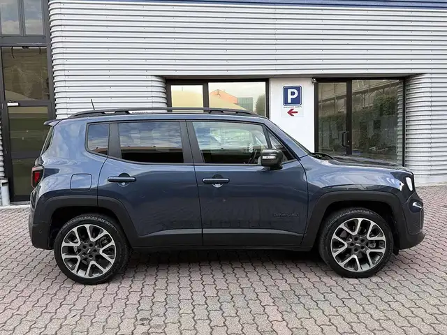 Jeep Renegade view 5