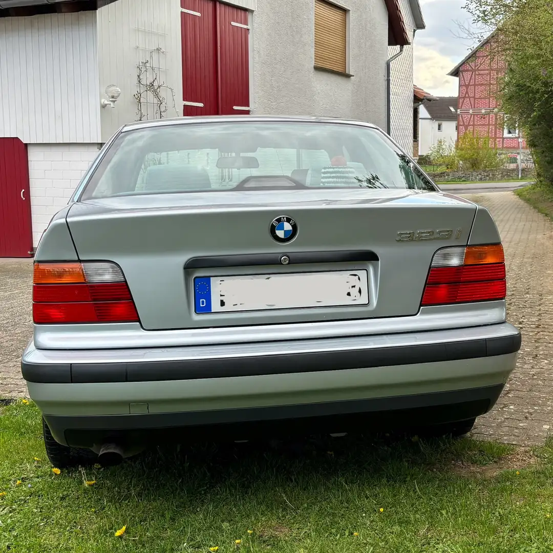 BMW 323 - Originalzustand - Youngtimer Silber - 2