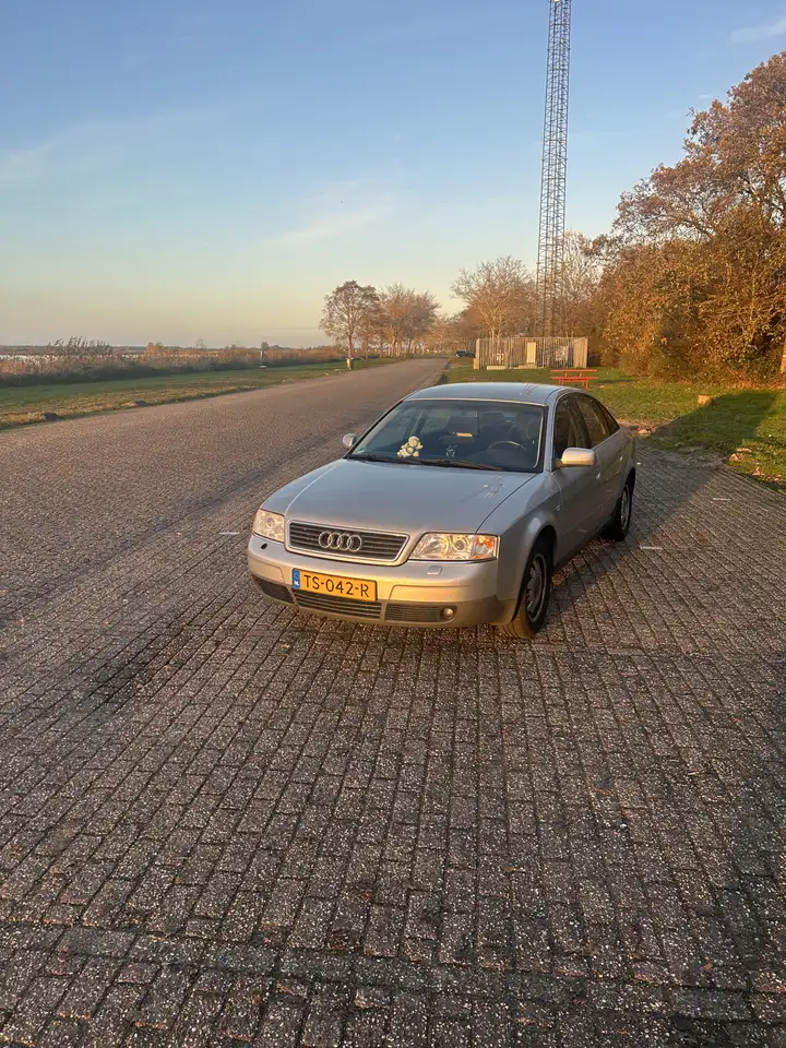 Audi A6 Limousine, 2.4, 5V, 6 Clinder| 5 Deurs | Sedan|, foto 3