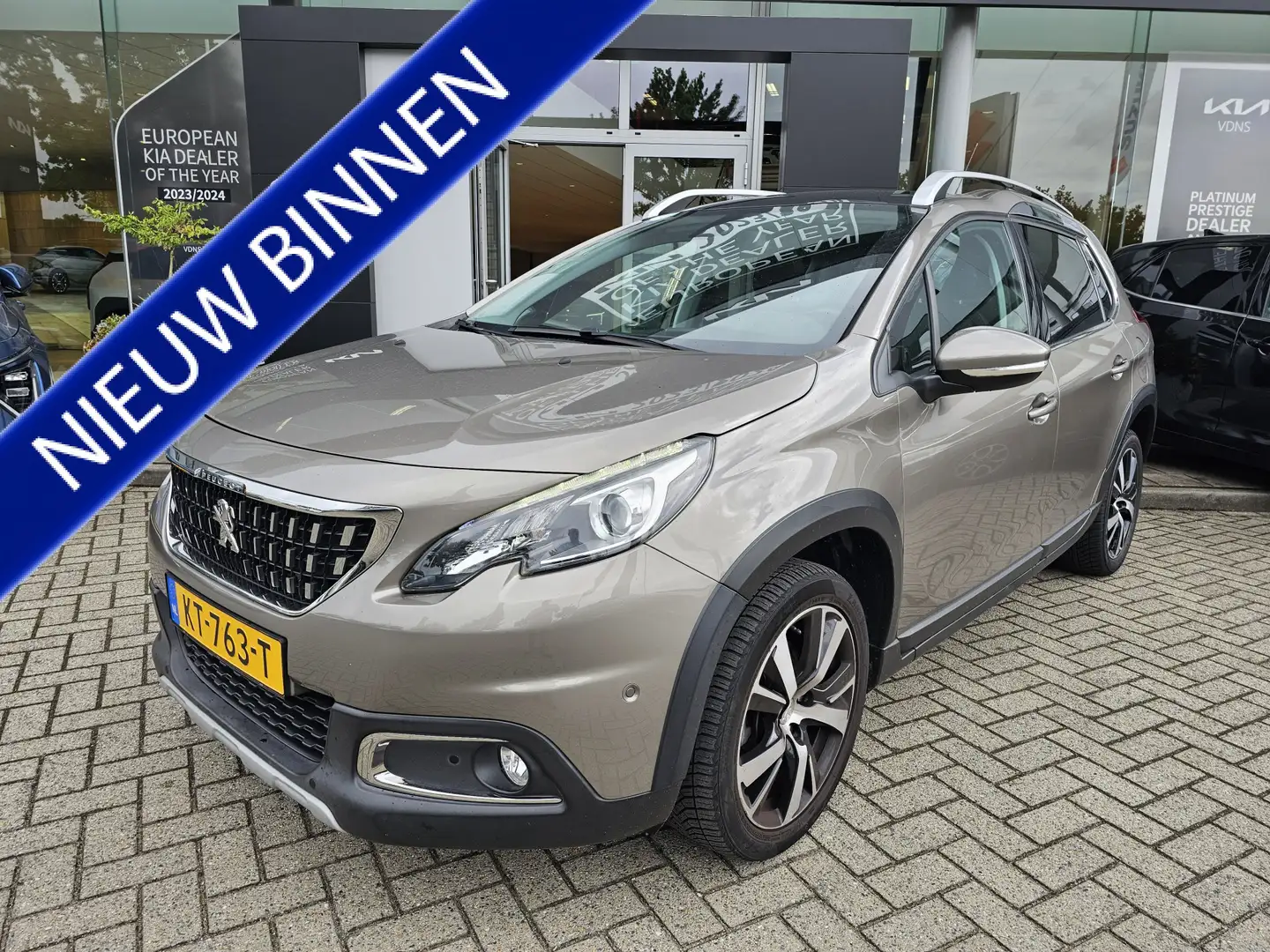 Peugeot 2008 1.2 PureTech Allure Grijs - 1