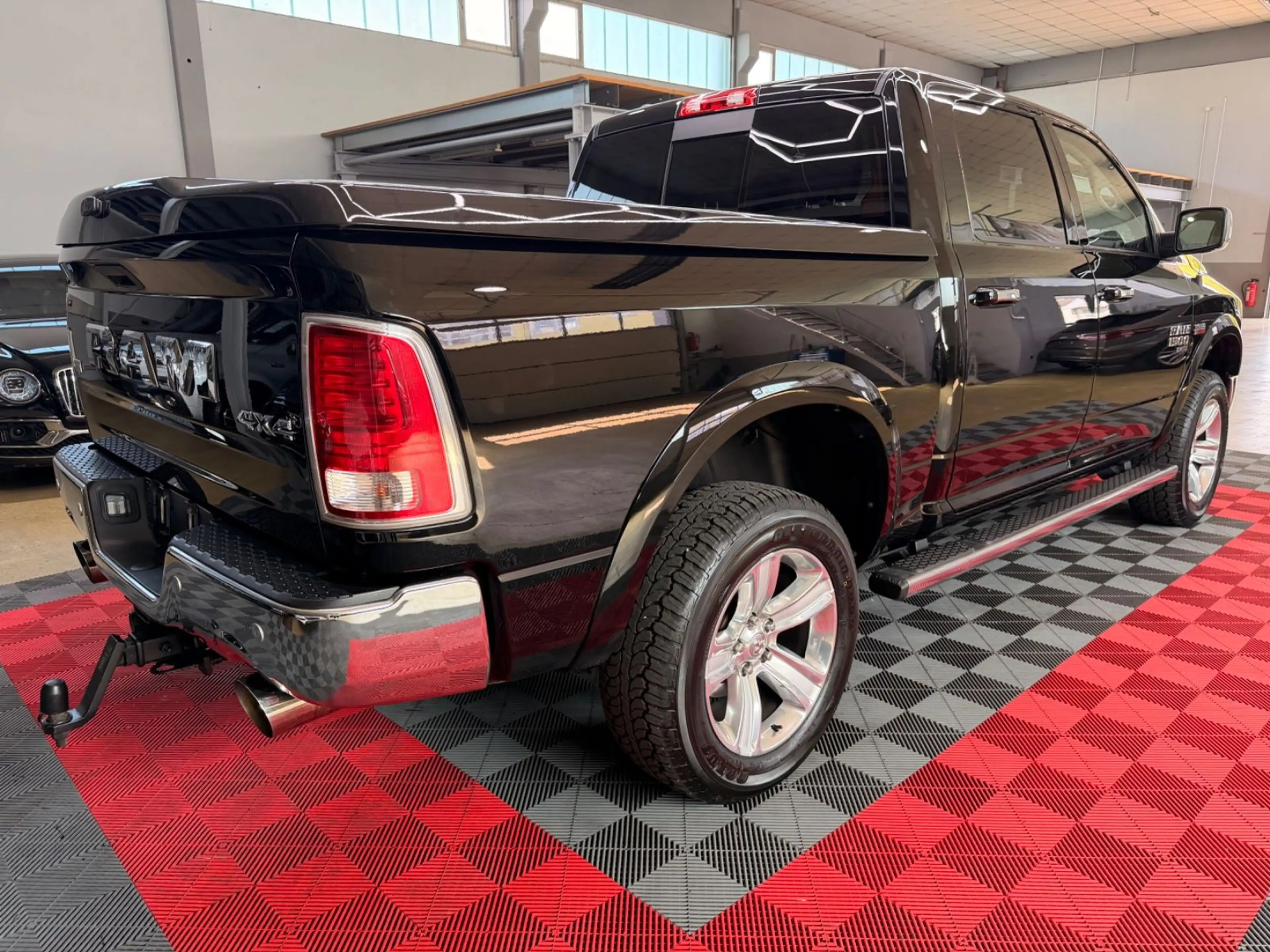 Dodge RAM 1500 5.7 HEMI Laramie 4X4 LPG-Prins Crew Cab — photo 9