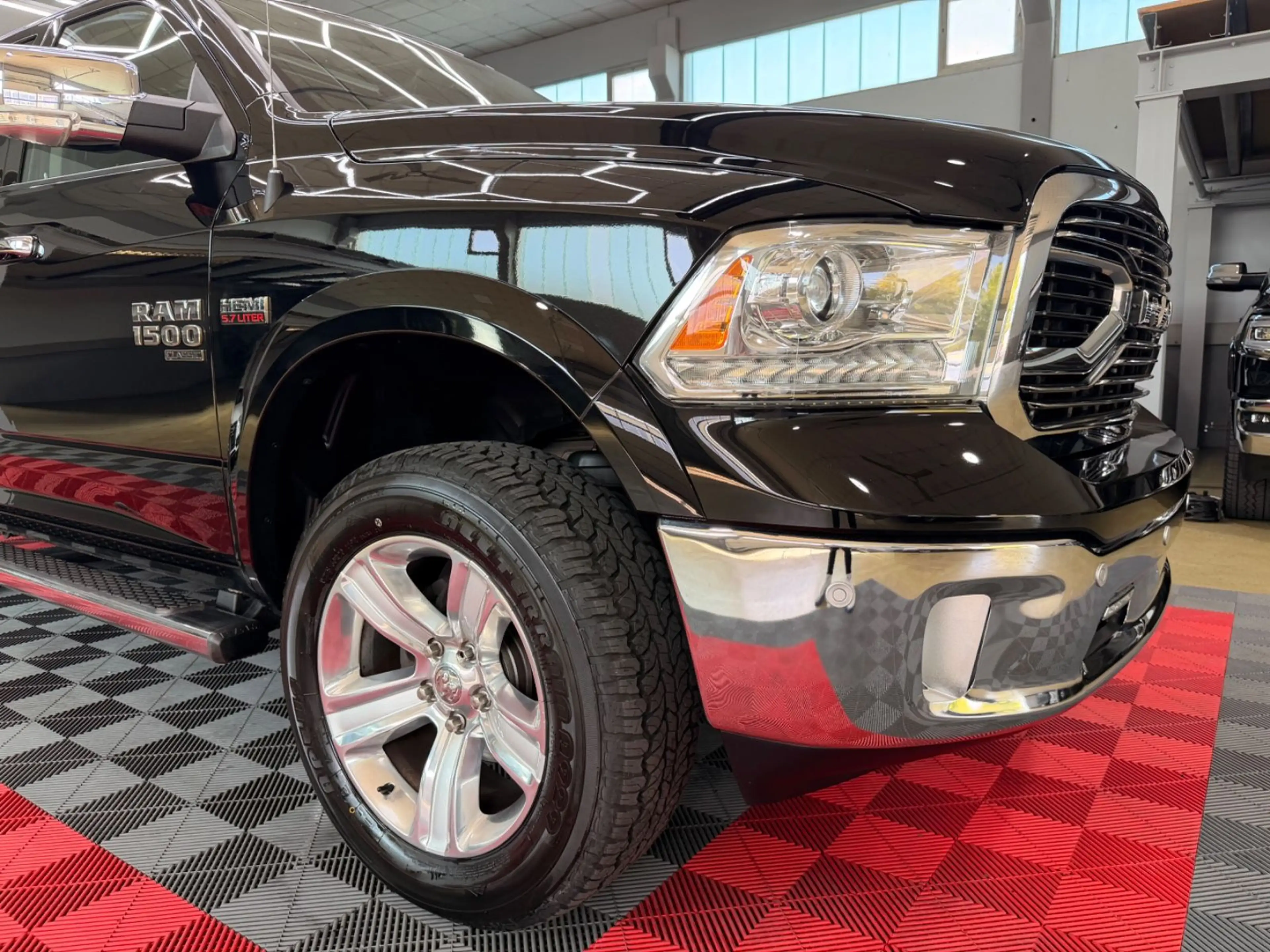Dodge RAM 1500 5.7 HEMI Laramie 4X4 LPG-Prins Crew Cab — photo 15