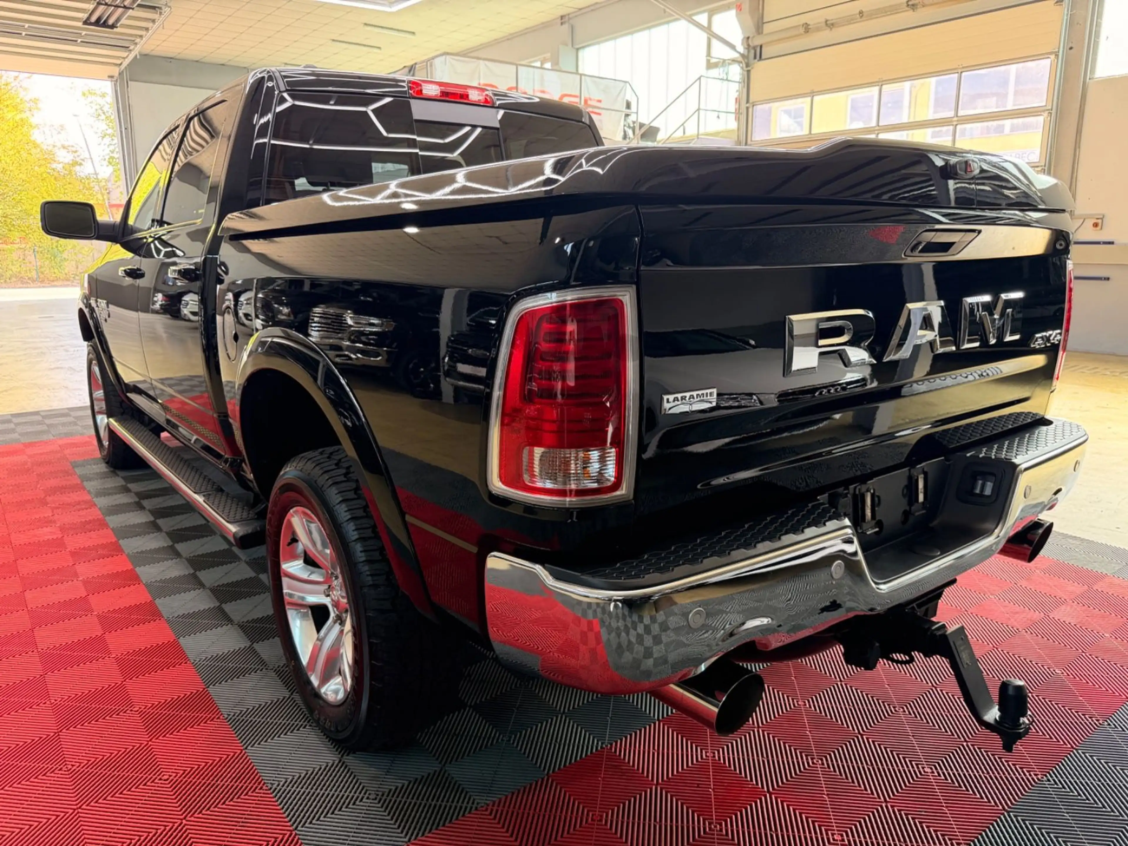 Dodge RAM 1500 5.7 HEMI Laramie 4X4 LPG-Prins Crew Cab — photo 6