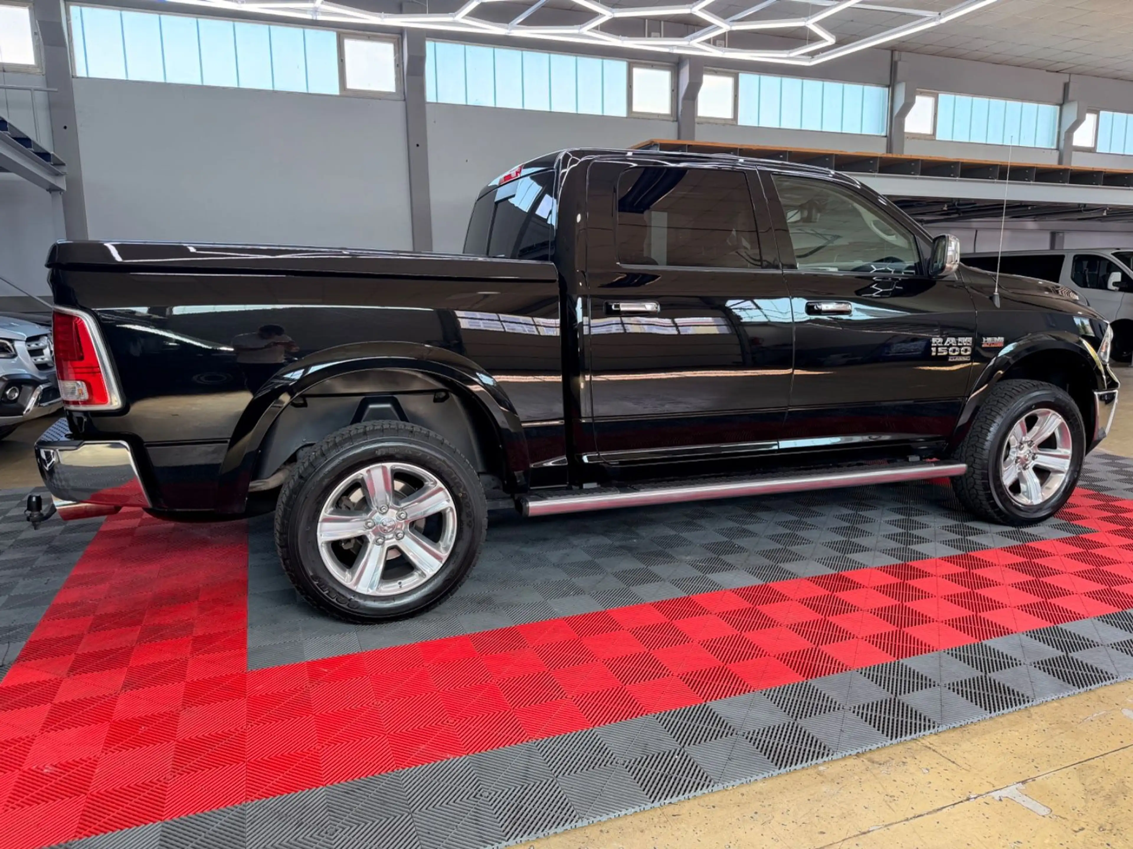 Dodge RAM 1500 5.7 HEMI Laramie 4X4 LPG-Prins Crew Cab — photo 13