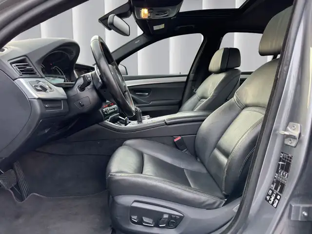 BMW 5 Series view 10