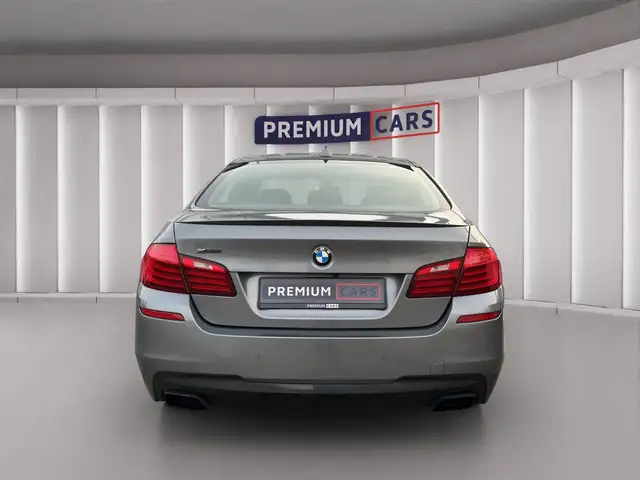 BMW 5 Series view 4