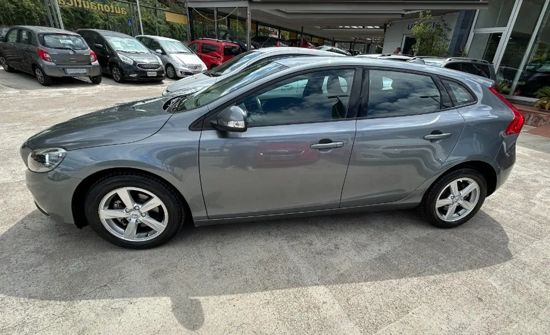 Volvo V40 20 D2 KINETIC 120cv Grigio - 2