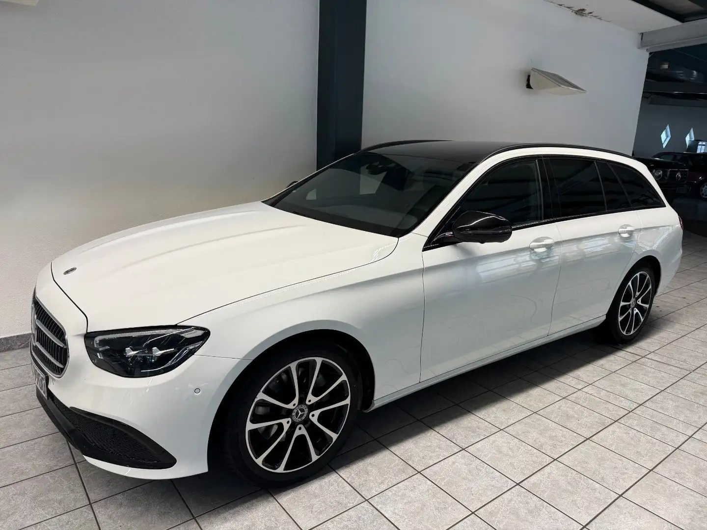 Mercedes-Benz E 220 d Panorama 360° Assist LED Weiß - 1