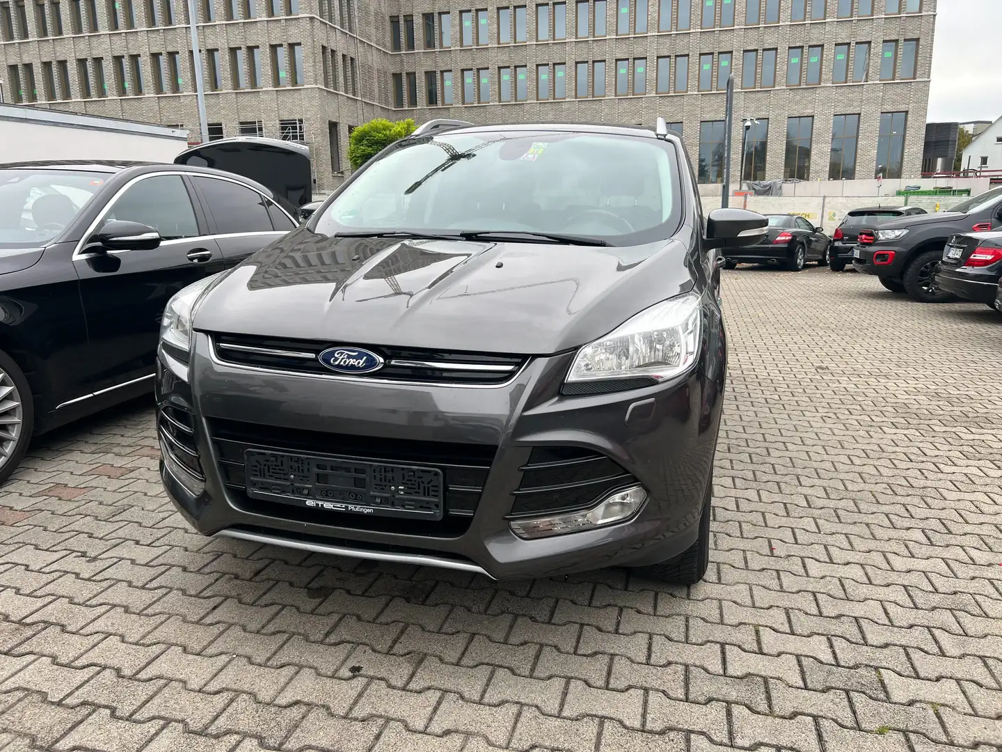 Ford Kuga Titanium-Temp.-Klima.-AHK Grau - 1