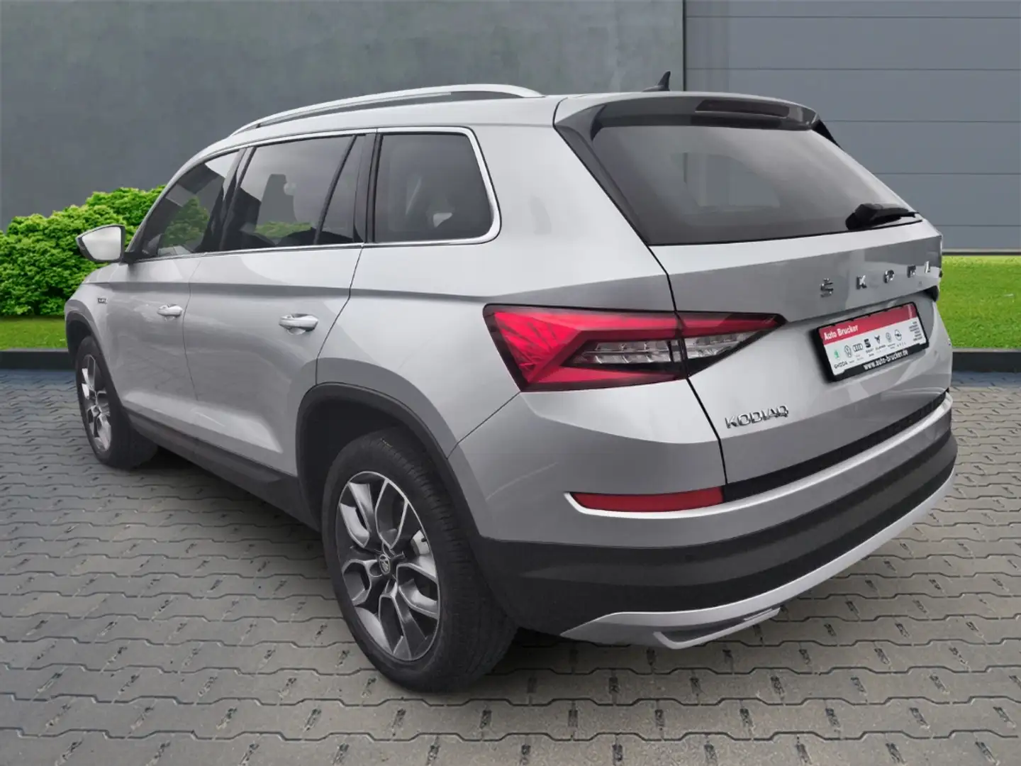 Skoda Kodiaq Scout 4x4 2.0 TDI+Anhängerkupplung+Navi+Klimaautom Srebrny - 2