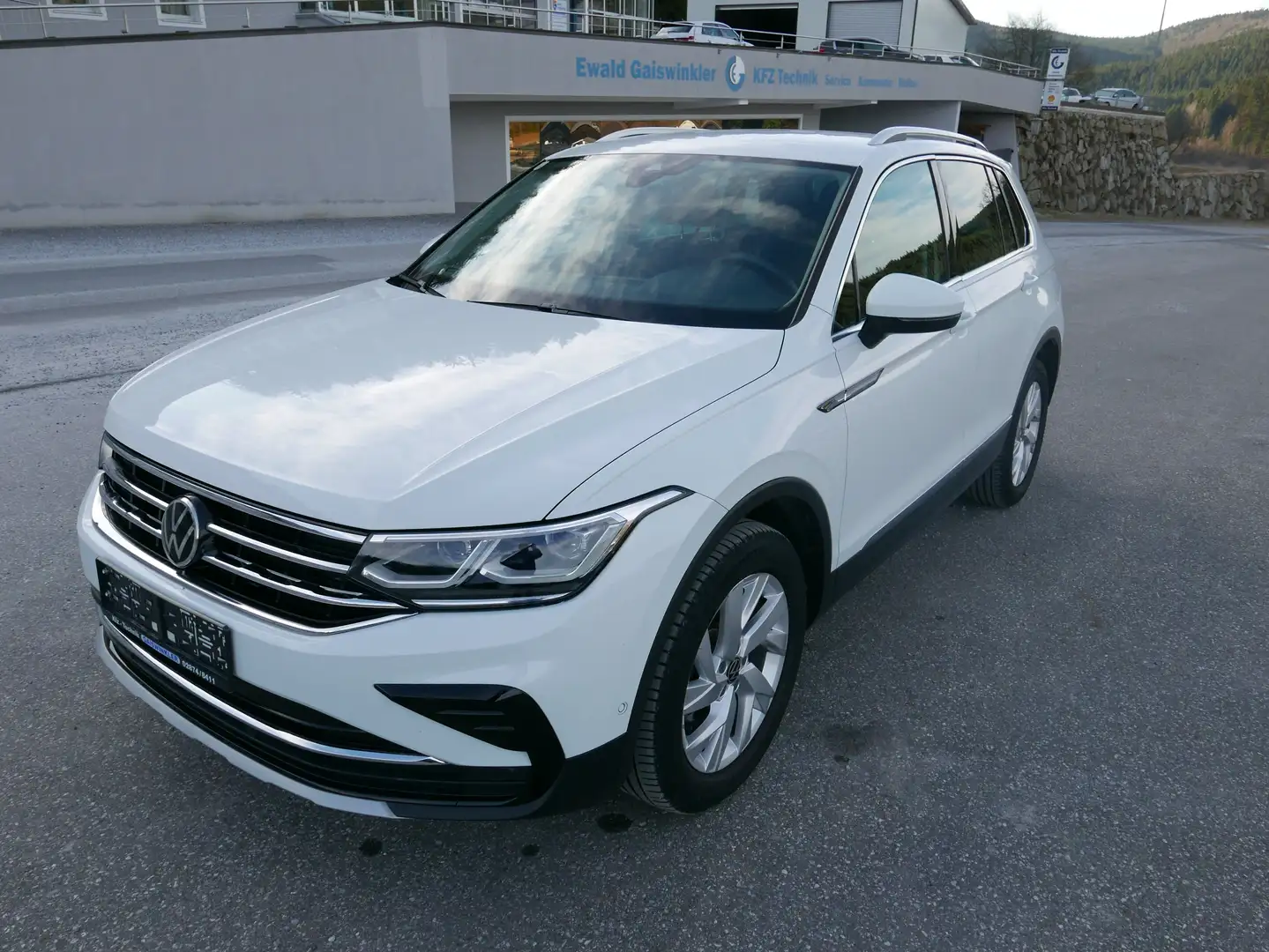 Volkswagen Tiguan Elegance 4Motion LED DSG APPCONNECT 8 fach bereift Weiß - 1