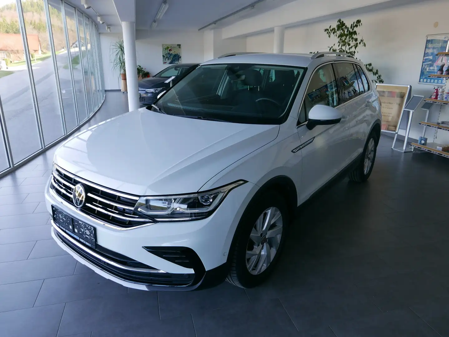 Volkswagen Tiguan Elegance 4Motion LED DSG APPCONNECT 8 fach bereift Weiß - 1
