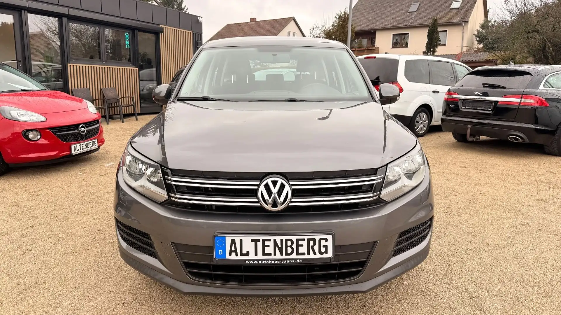 Volkswagen Tiguan & Fun BMT,Navi,TÜV bis 05.27 Grau - 2