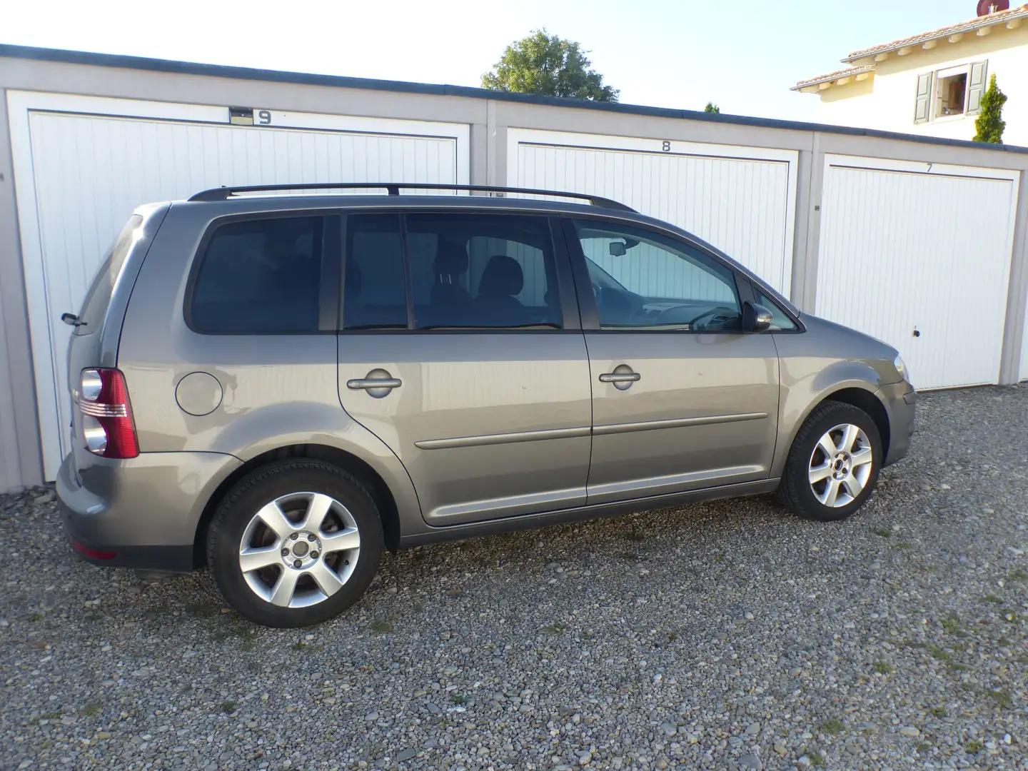 Volkswagen Touran Trendline EcoFuel CNG Sitzhzg. Klima Aut.7 Sitzee Grau - 2