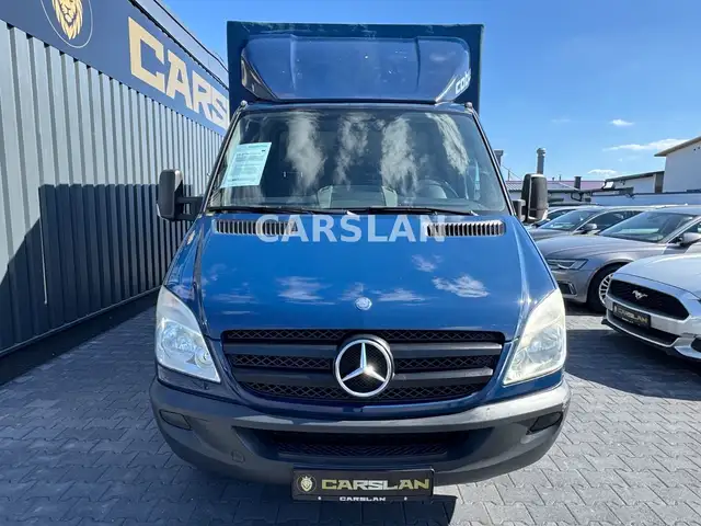 Mercedes-Benz Sprinter view 3