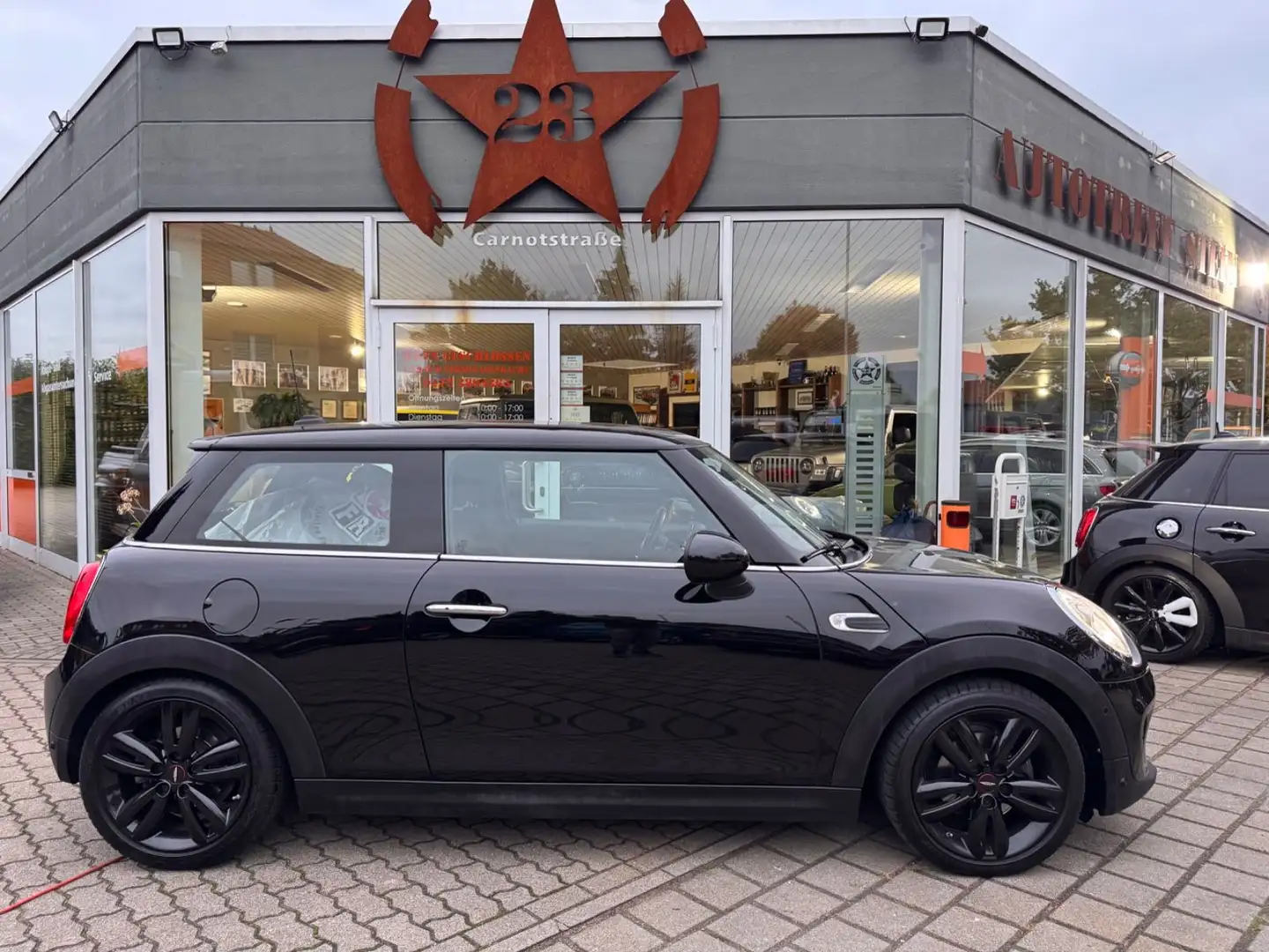 MINI Cooper Mini 3-trg. ,LED,Navi,SH Schwarz - 1