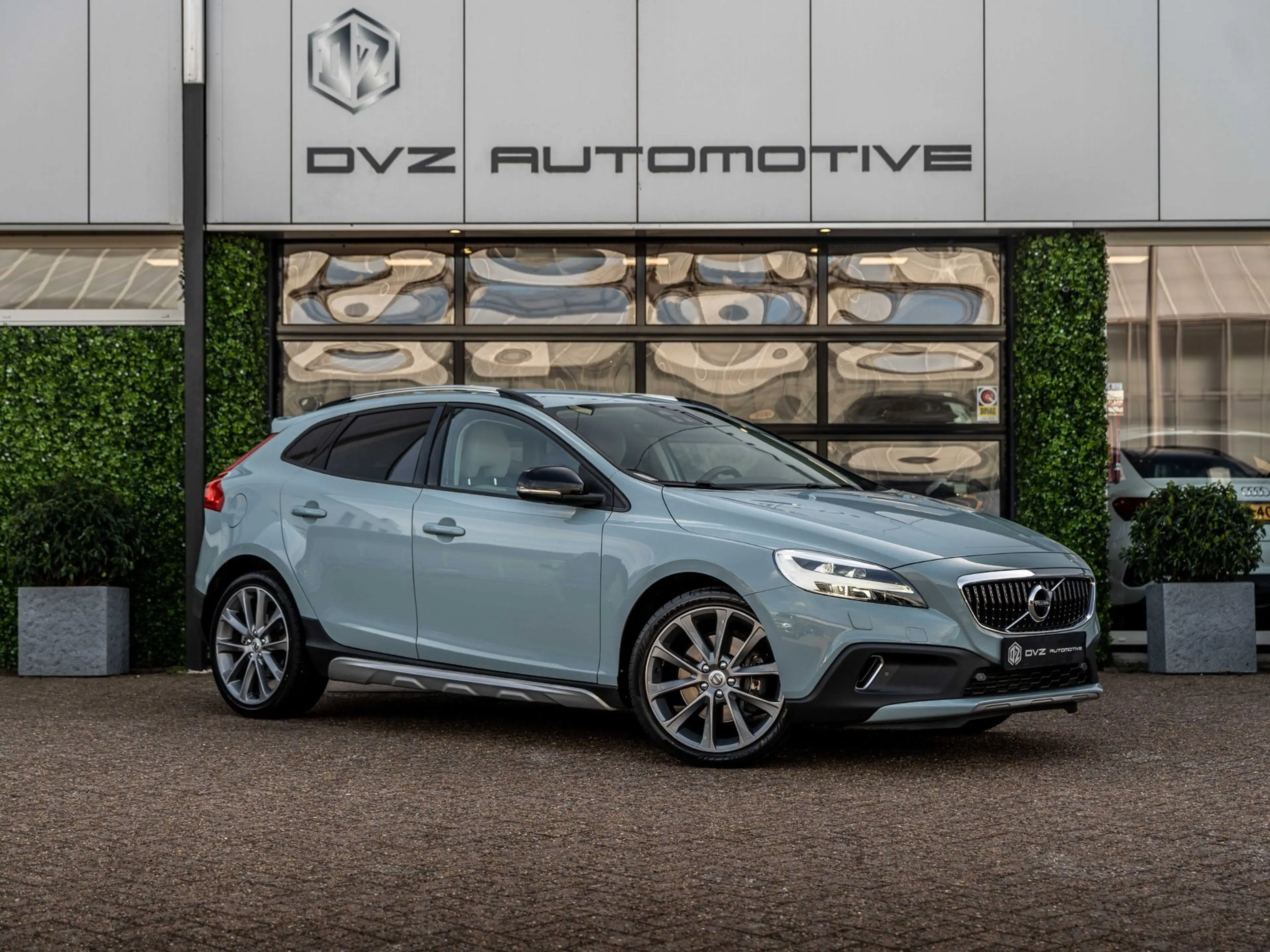Volvo V40 Cross Country 1.5 T3 Aut. Momentum | Blis | 18" LMV | Winter Pac — photo 5