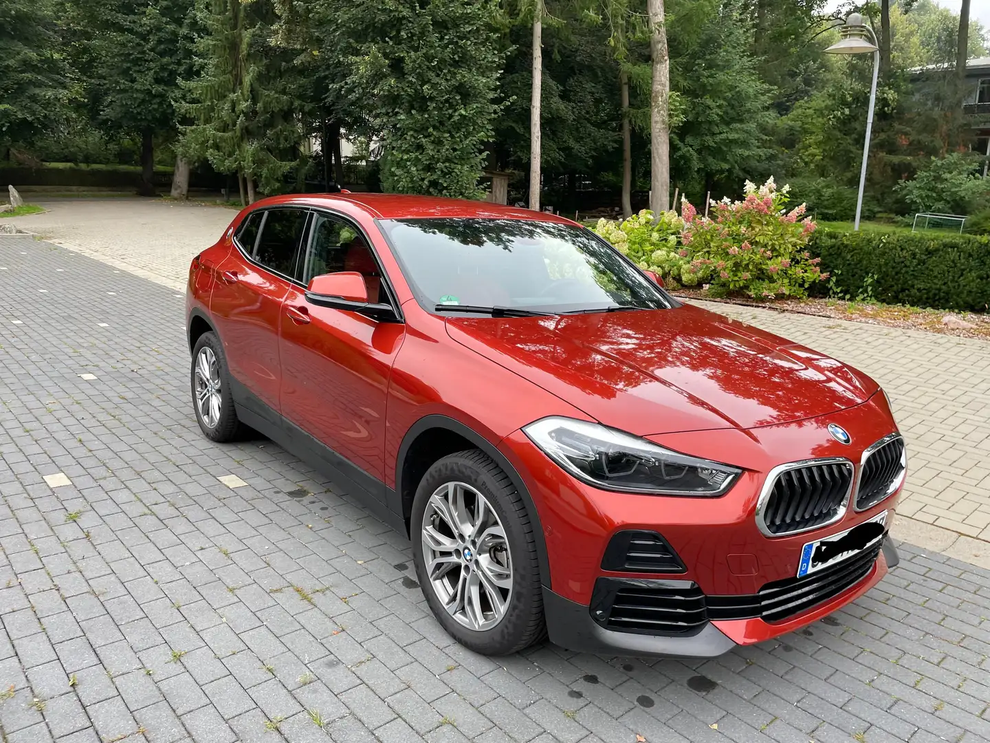 BMW X2 X2 sDrive18i Aut. Advantage Plus Rot - 2