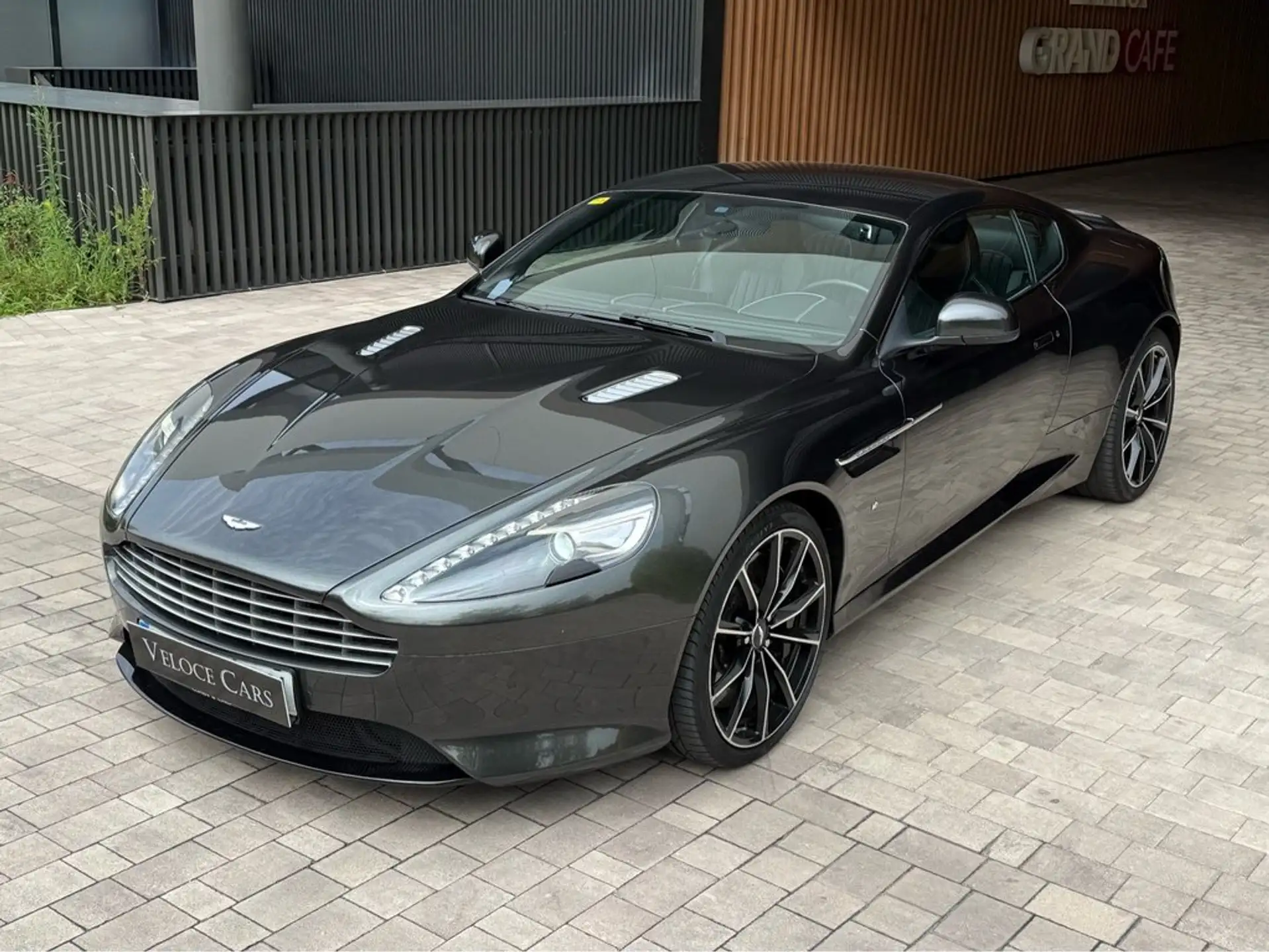 애스턴마틴 DB9 Coupe 2013 건메탈 사진 5