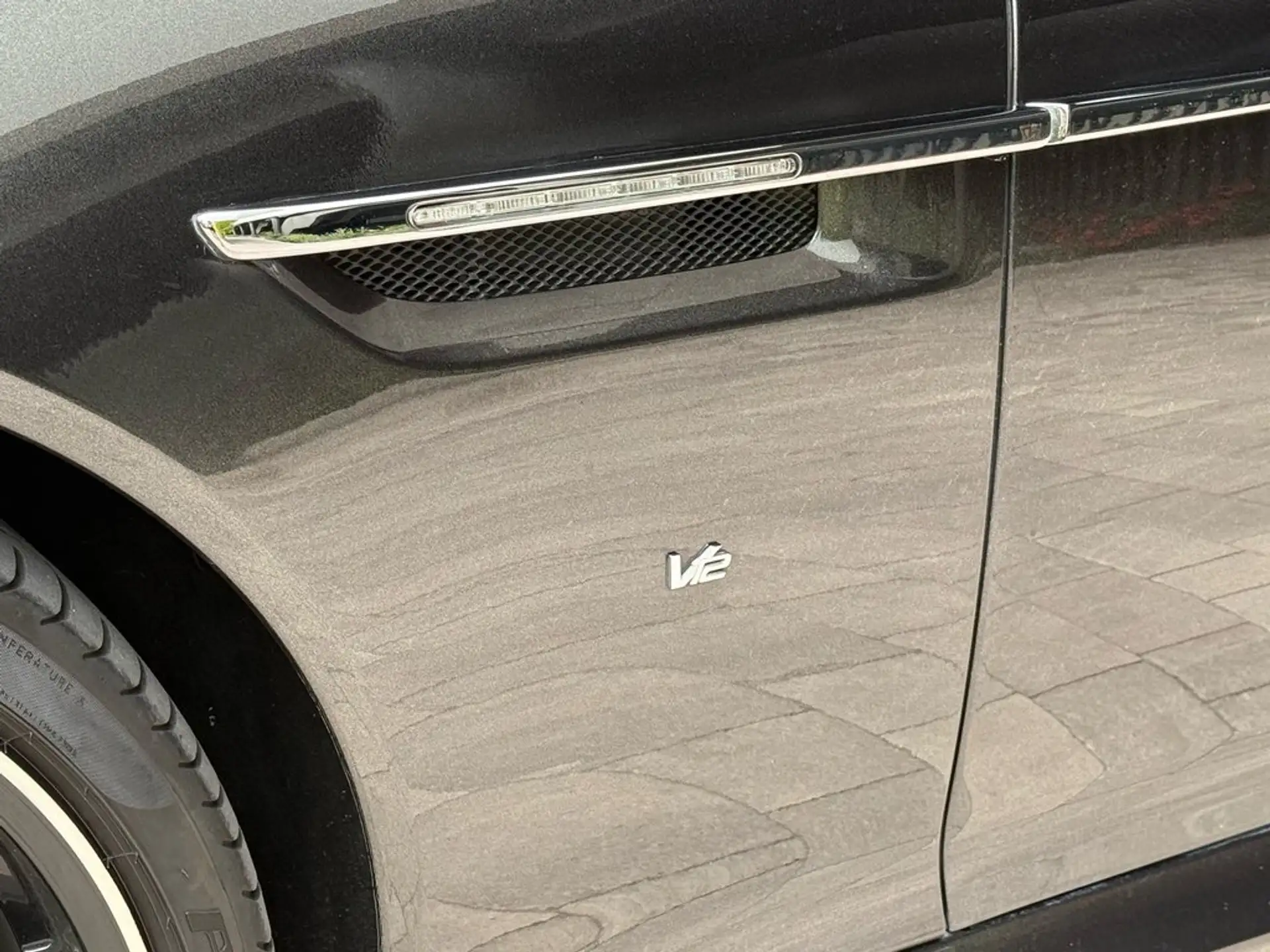 애스턴마틴 DB9 Coupe 2013 건메탈 사진 7