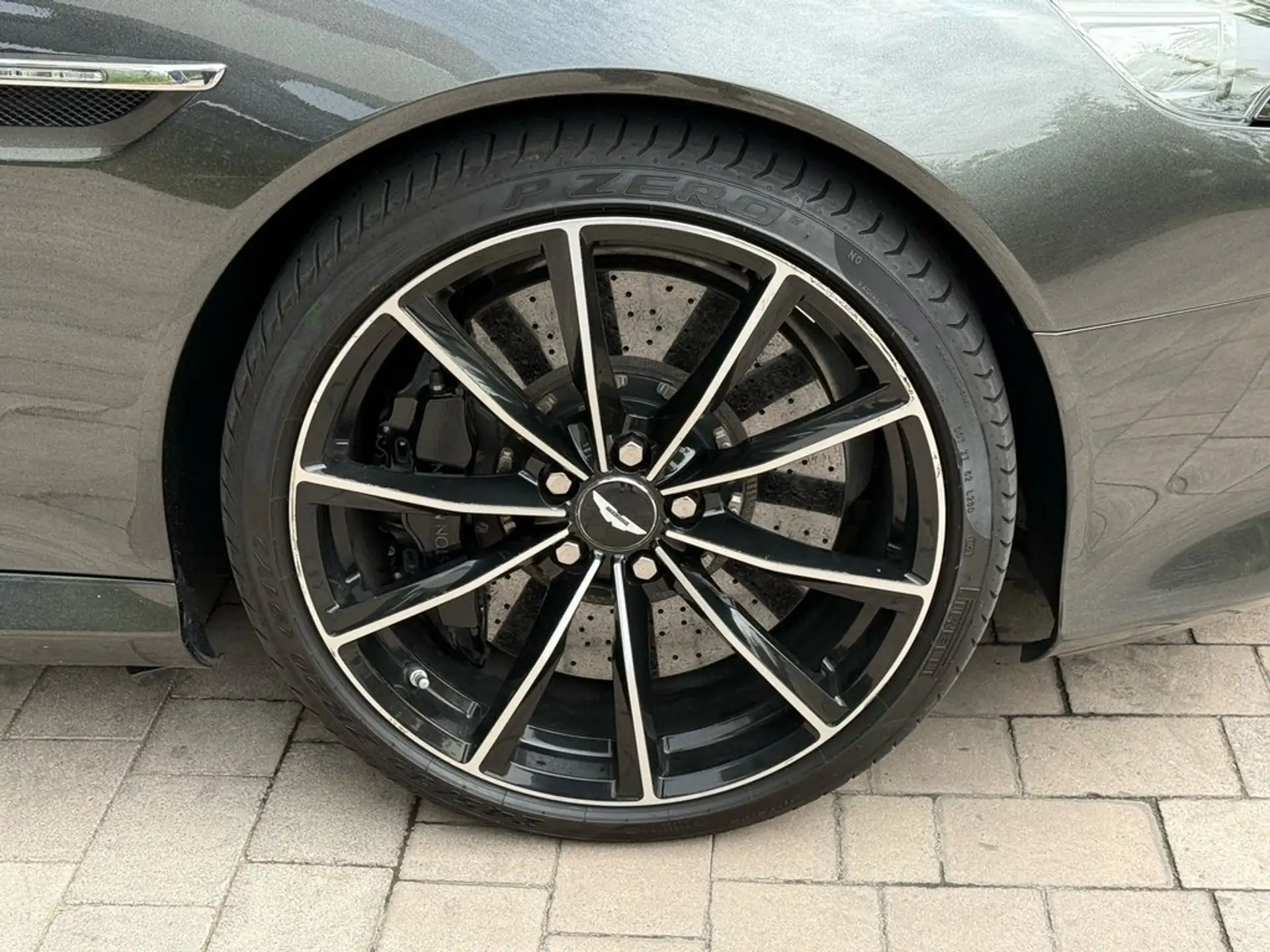애스턴마틴 DB9 Coupe 2013 건메탈 사진 6