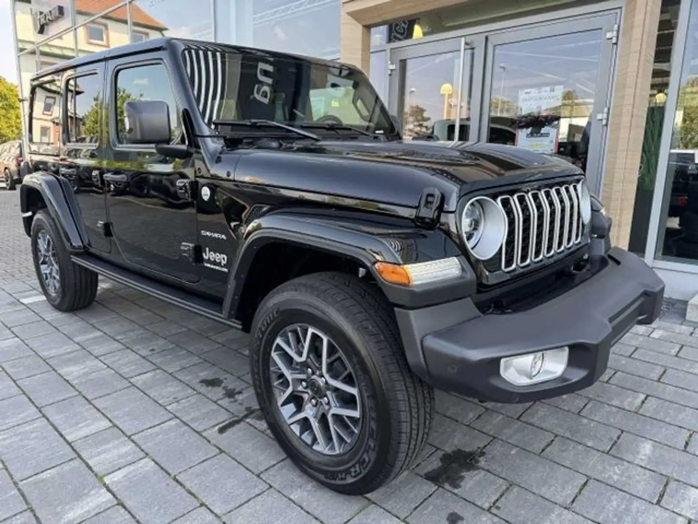 Jeep Wrangler 2.0 T-GDI Unlim. Sahara MY24 BENZIN Navi Soundsyst Černá - 2