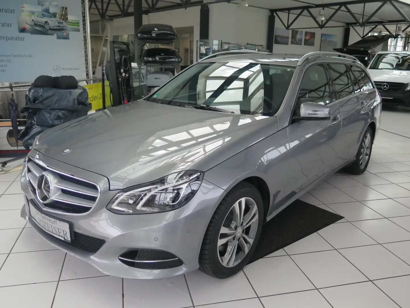 Mercedes-Benz E 300 T 4Matic 7G Avantgarde LED Distr. Totwinkel Argent - 1