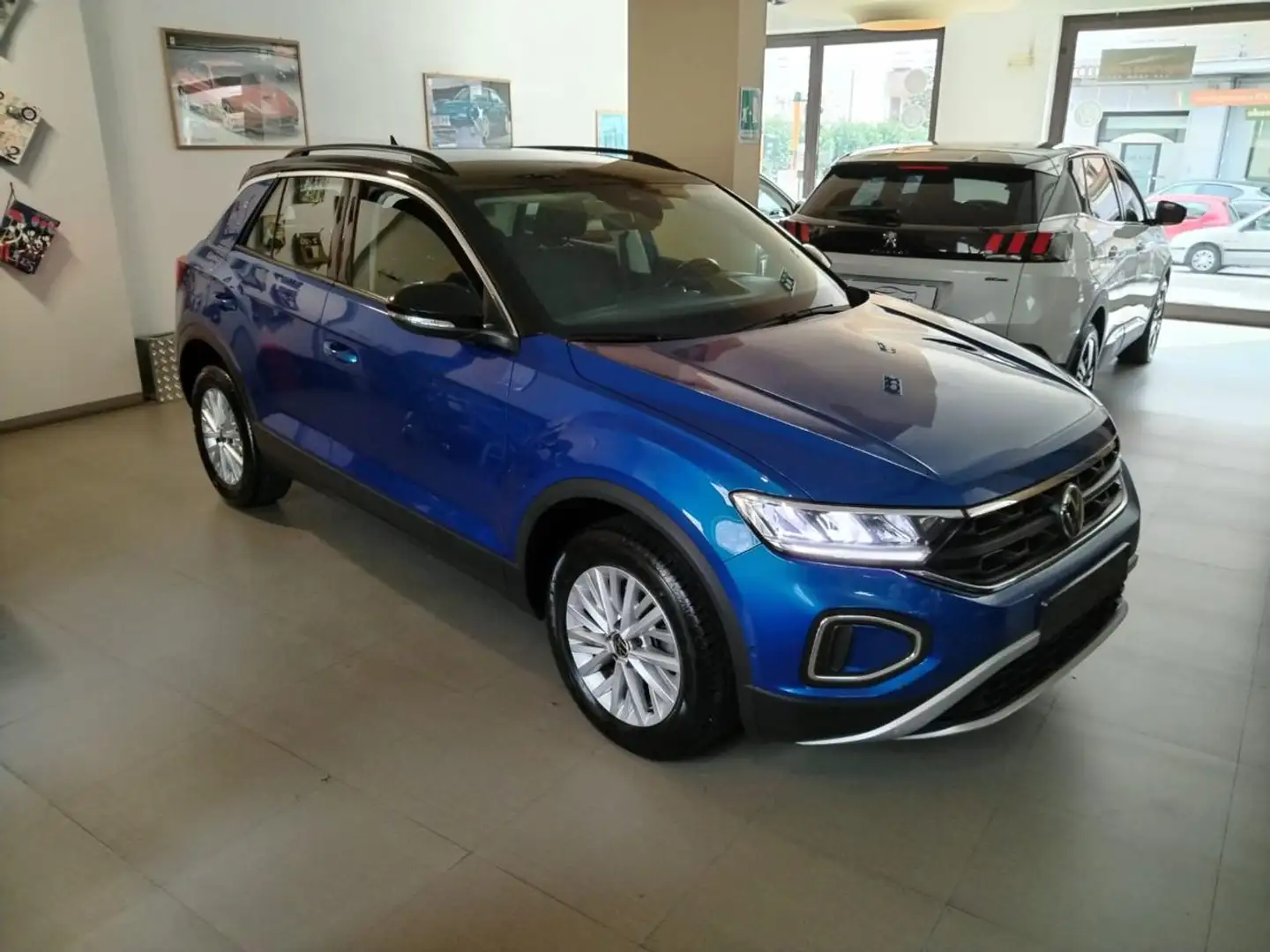 Volkswagen T-Roc 1.0 TSI Life Blau - 1