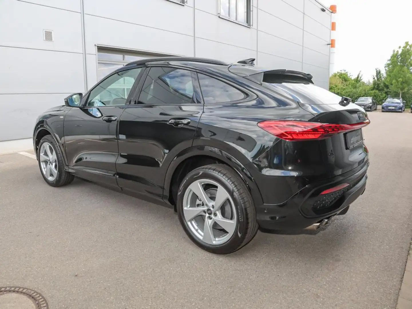Audi Q5 Sportback TDI quattro Einpark-Assis+Alu 20´ Schwarz - 2