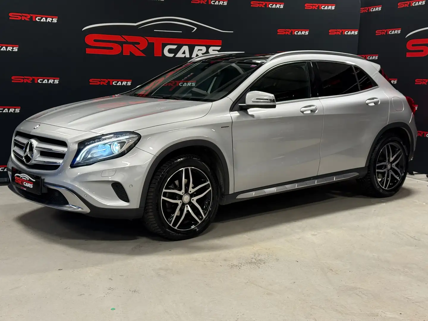 Mercedes-Benz GLA 200 GLA200d 4Matic ActivityEdition/Offroad*Pano*Kamera Grau - 1