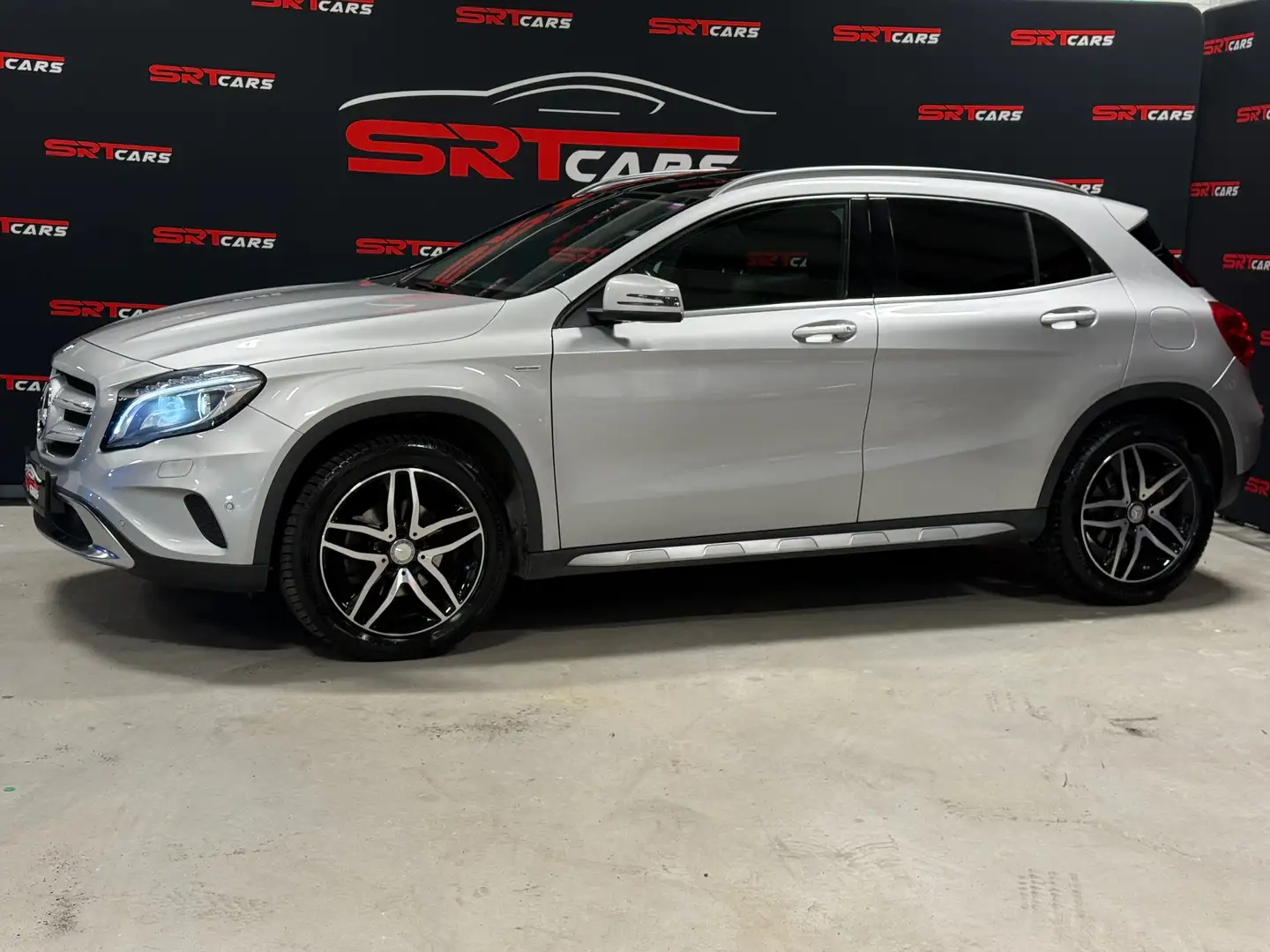 Mercedes-Benz GLA 200 GLA200d 4Matic ActivityEdition/Offroad*Pano*Kamera Grau - 2