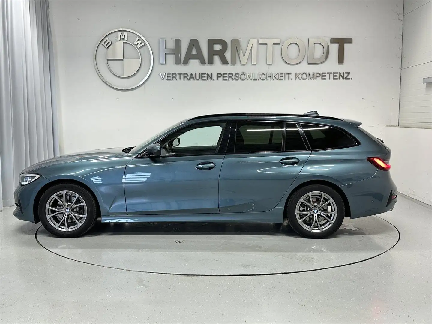BMW 320 d xDrive Blau - 2