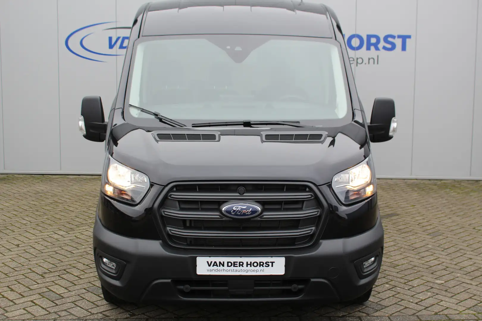 Ford Transit 350 2.0-130pk TDCI L3H2 Trend. Net ingereden, uit Zwart - 2