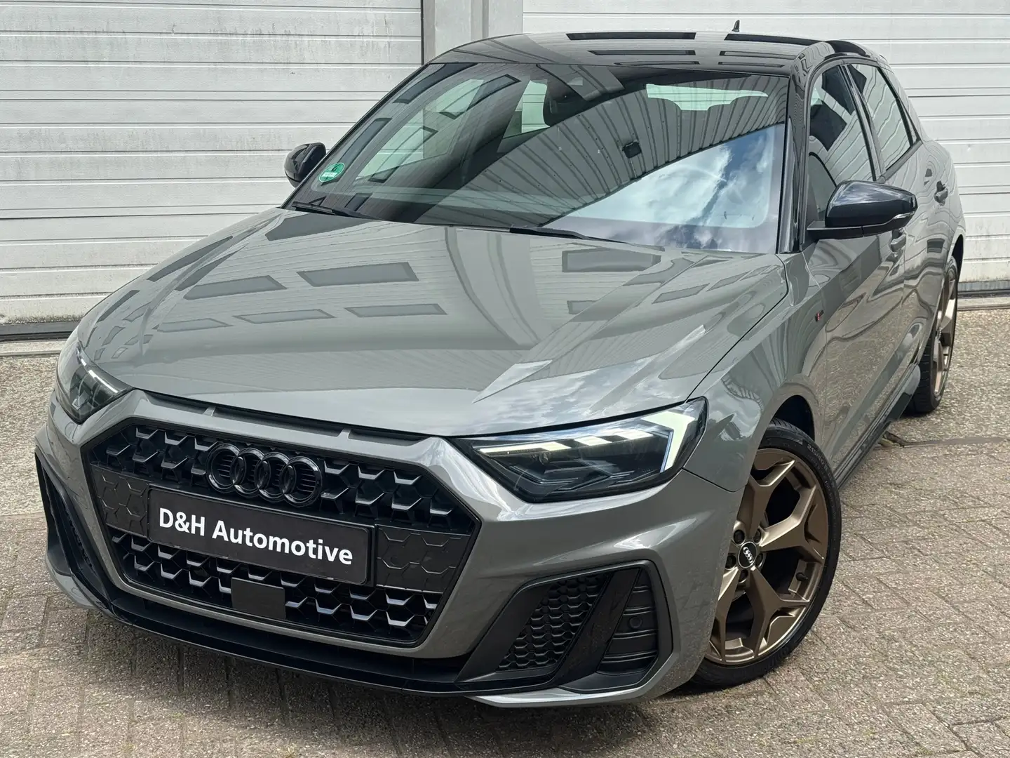 Audi A1 Sportback 25 TFSI S Line edition one xenon/led/aut Grijs - 1