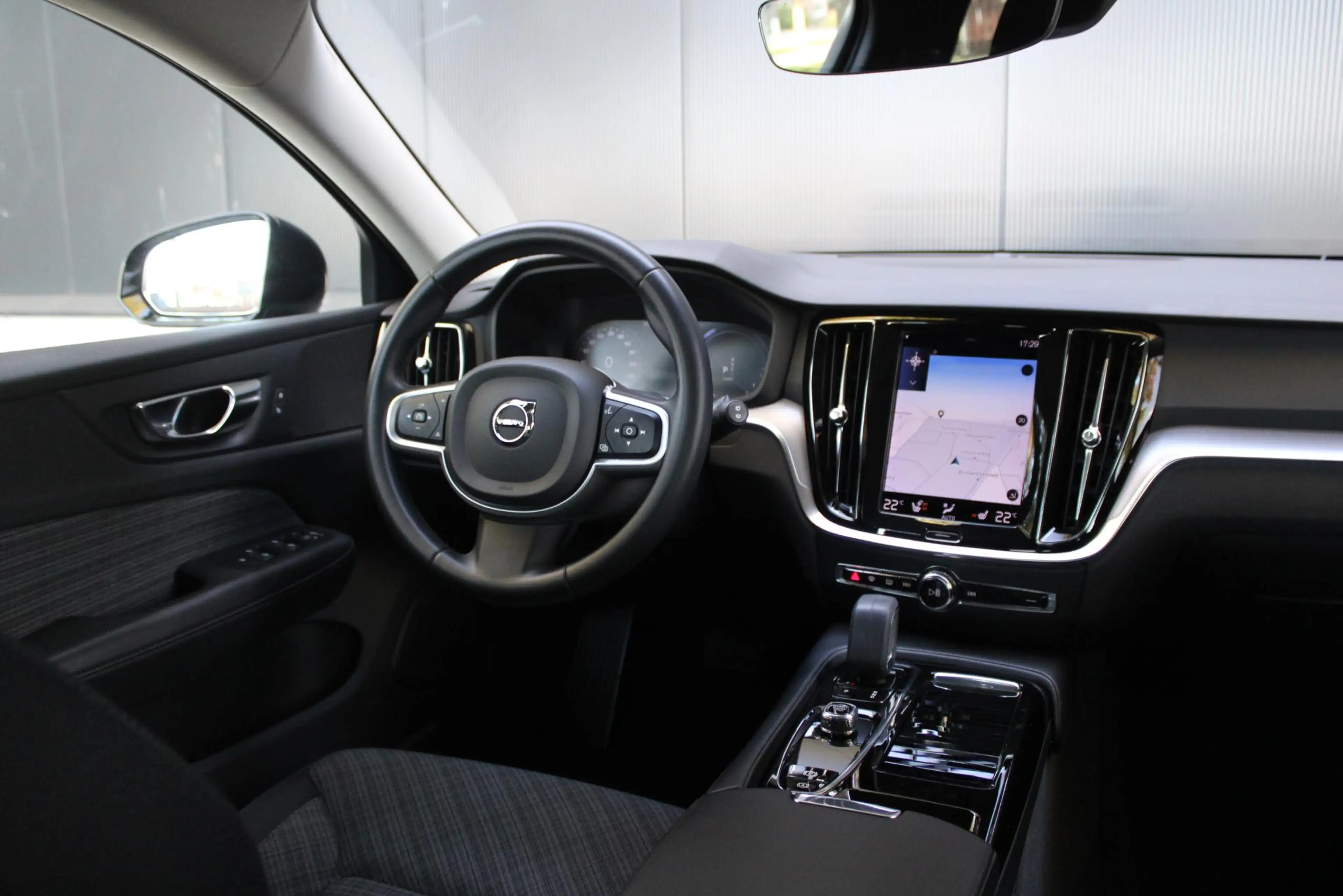 Volvo V60 2.0 T6 Recharge AWD Essential Bright | Stuur & Sto — photo 3