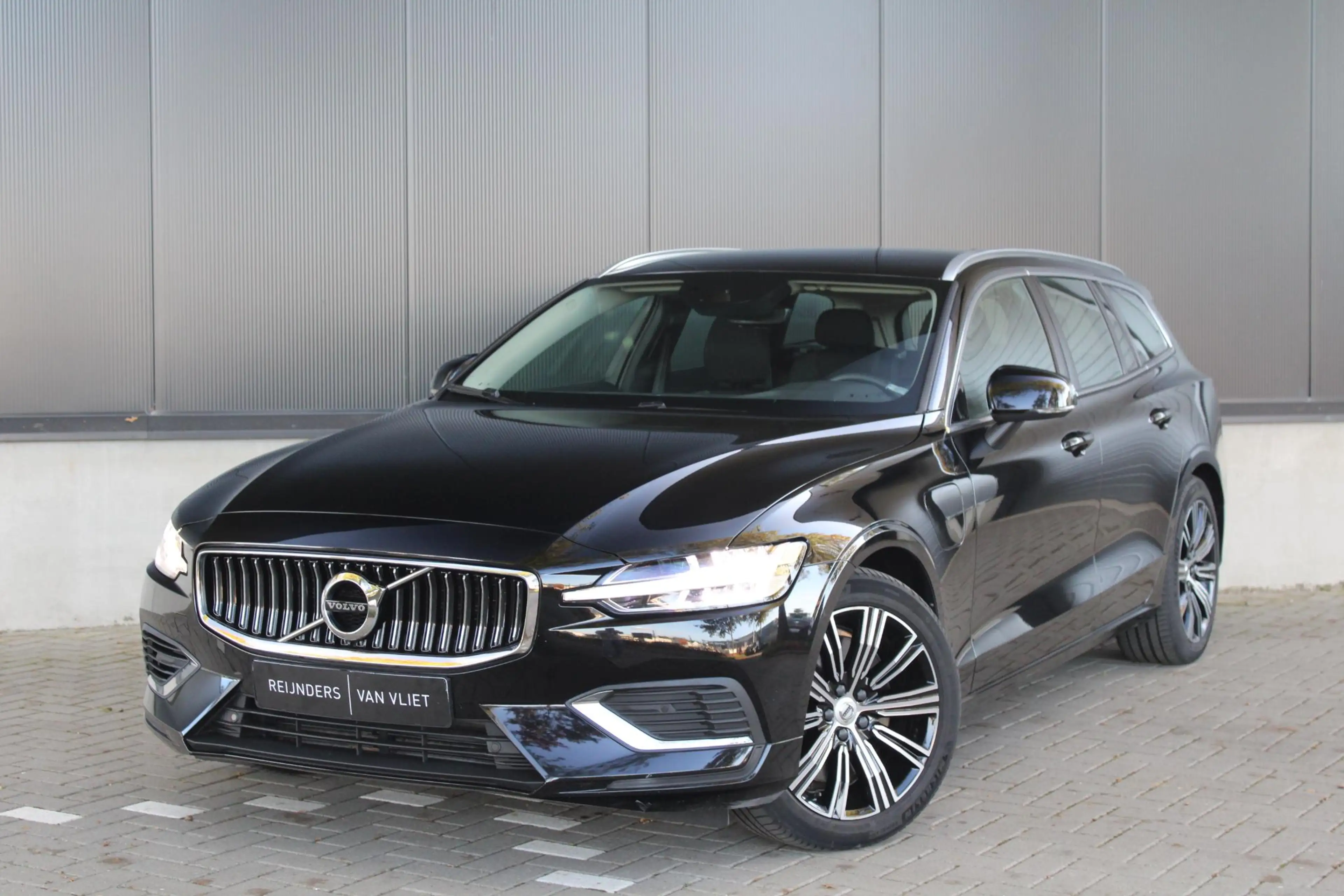 Volvo V60 2.0 T6 Recharge AWD Essential Bright | Stuur & Sto — photo 10