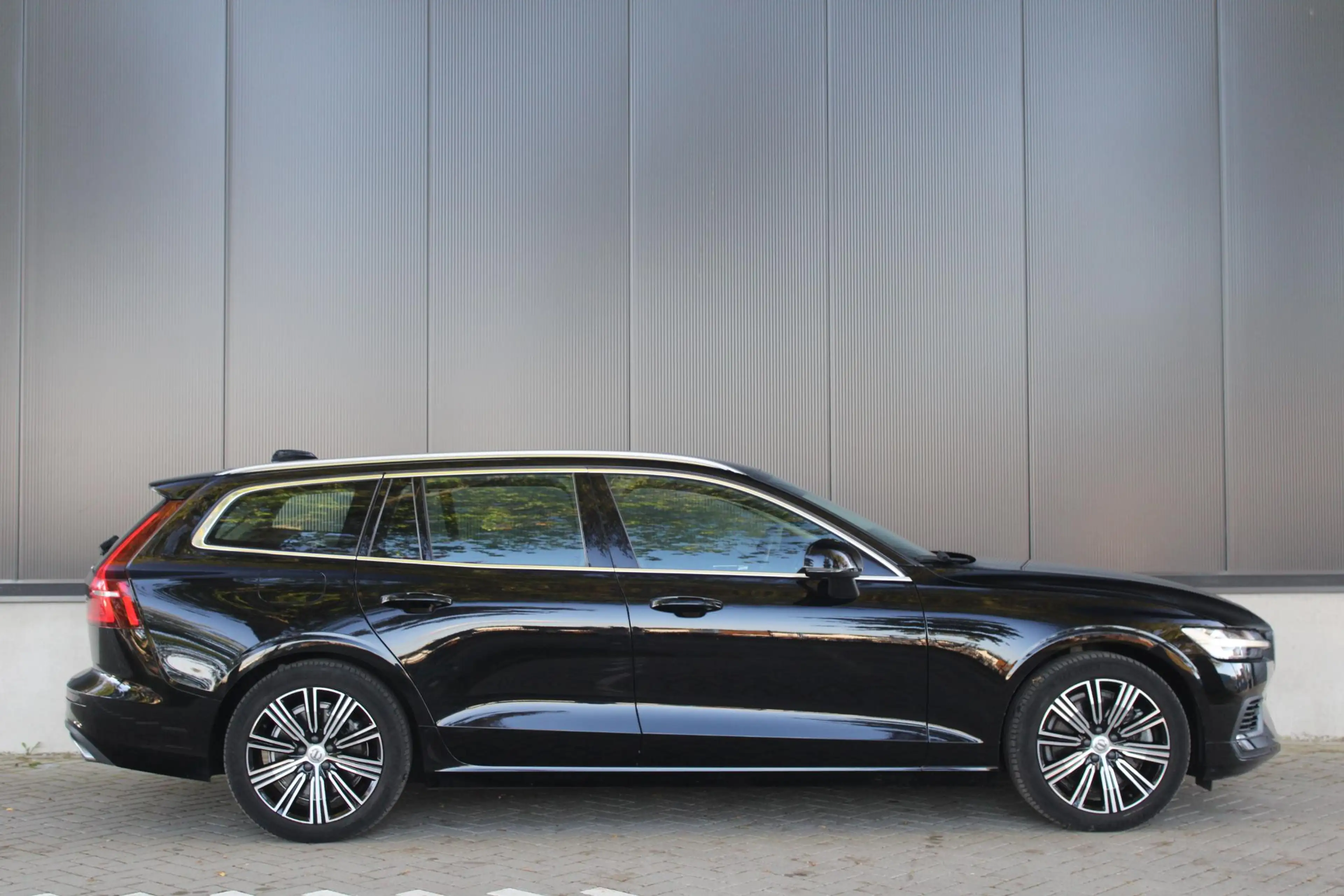 Volvo V60 2.0 T6 Recharge AWD Essential Bright | Stuur & Sto — photo 15